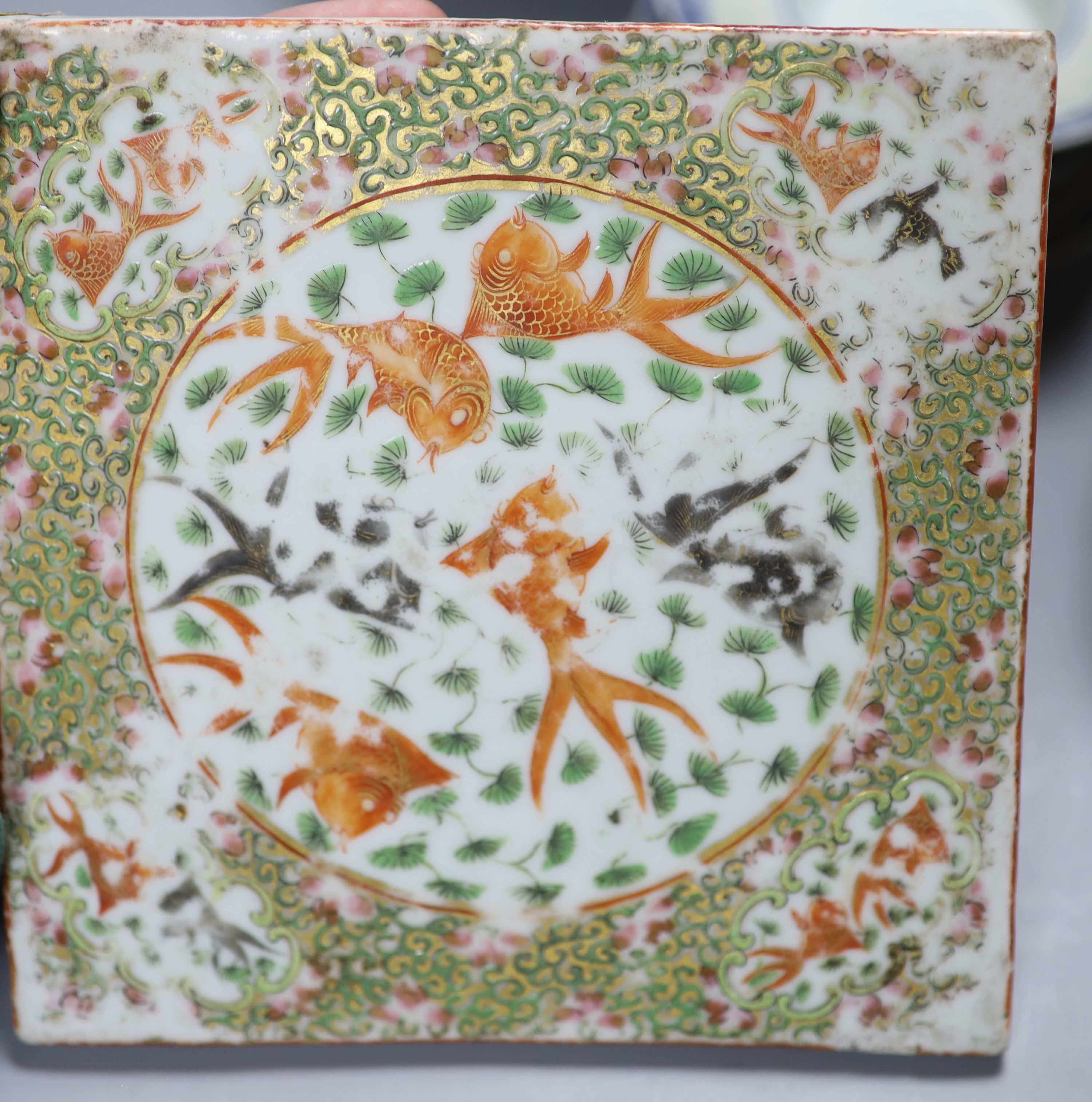 A quantity of Chinese ceramics Qing, tallest 17cm